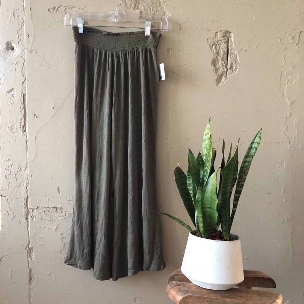 khaki urban outfitters cropped pants